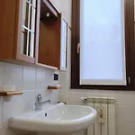 10' From Malpensa Casa Moderna, Netflix & Wi-fi Casorate Sempione
