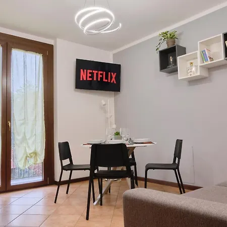 10' From Malpensa Casa Moderna, Netflix & Wi-fi Casorate Sempione