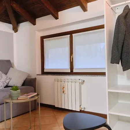 Apartament 10' From Malpensa Casa Moderna, Netflix & Wi-fi *