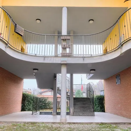10' From Malpensa Casa Moderna, Netflix & Wi-fi Apartment *