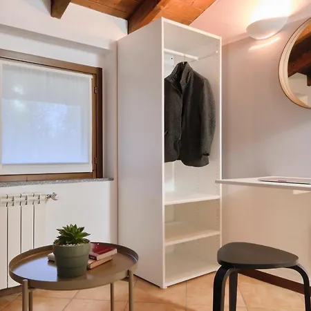 10' From Malpensa Casa Moderna, Netflix & Wi-fi Apartment Casorate Sempione