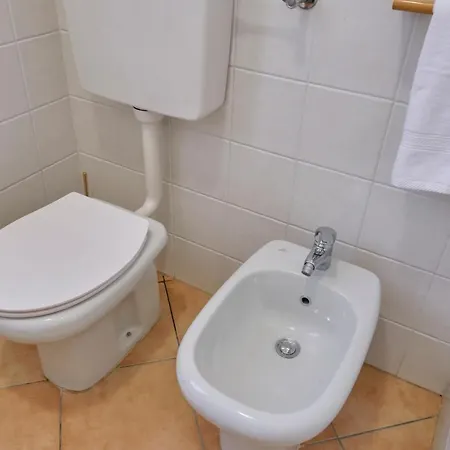 10' From Malpensa Casa Moderna, Netflix & Wi-fi Apartament *